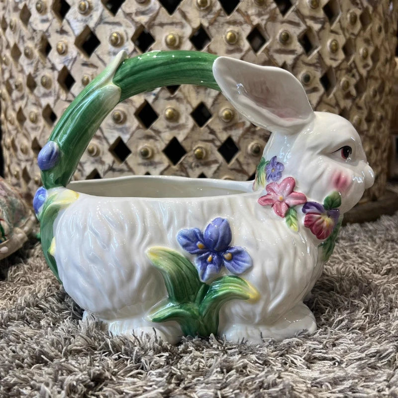 Nordischer Hasen-Ornament - Keramikdesign fürs Wohnzimmer