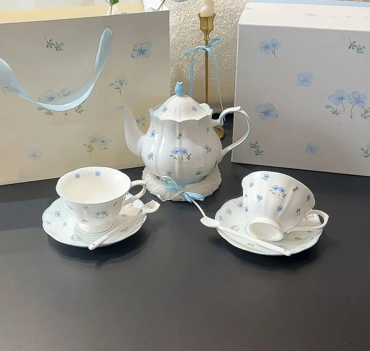 Tee-Set - Französisches Mädchen - Keramik für Nachmittagstee