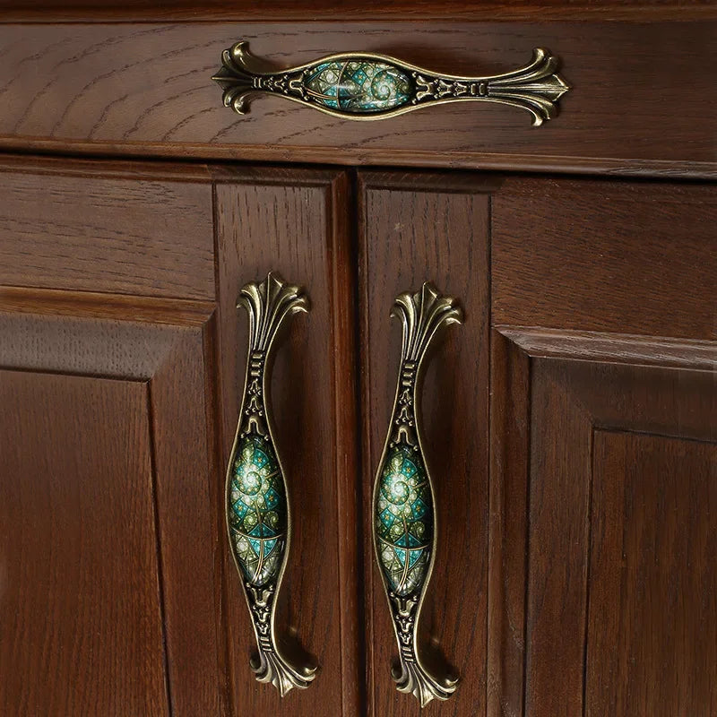 Vintage Türgriffe – Retro Bronzedesign – Küchenschränke