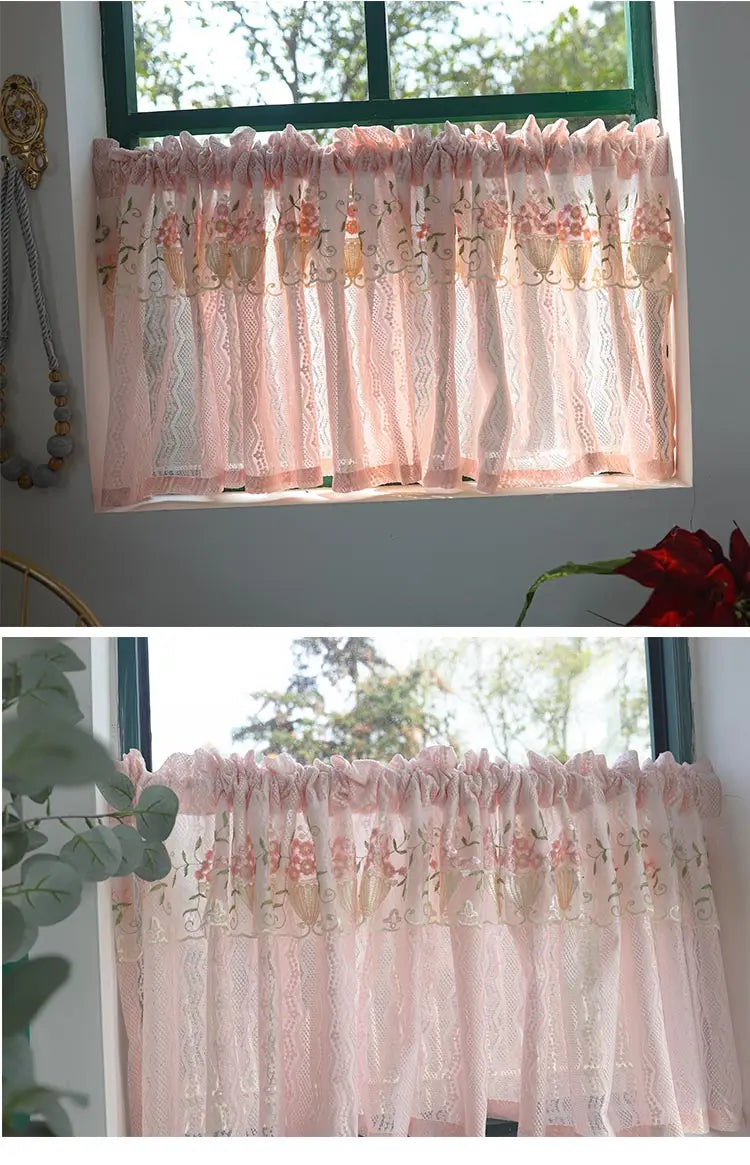Rosa Spitzenvorhang – Landhausstil für Küchenfenster