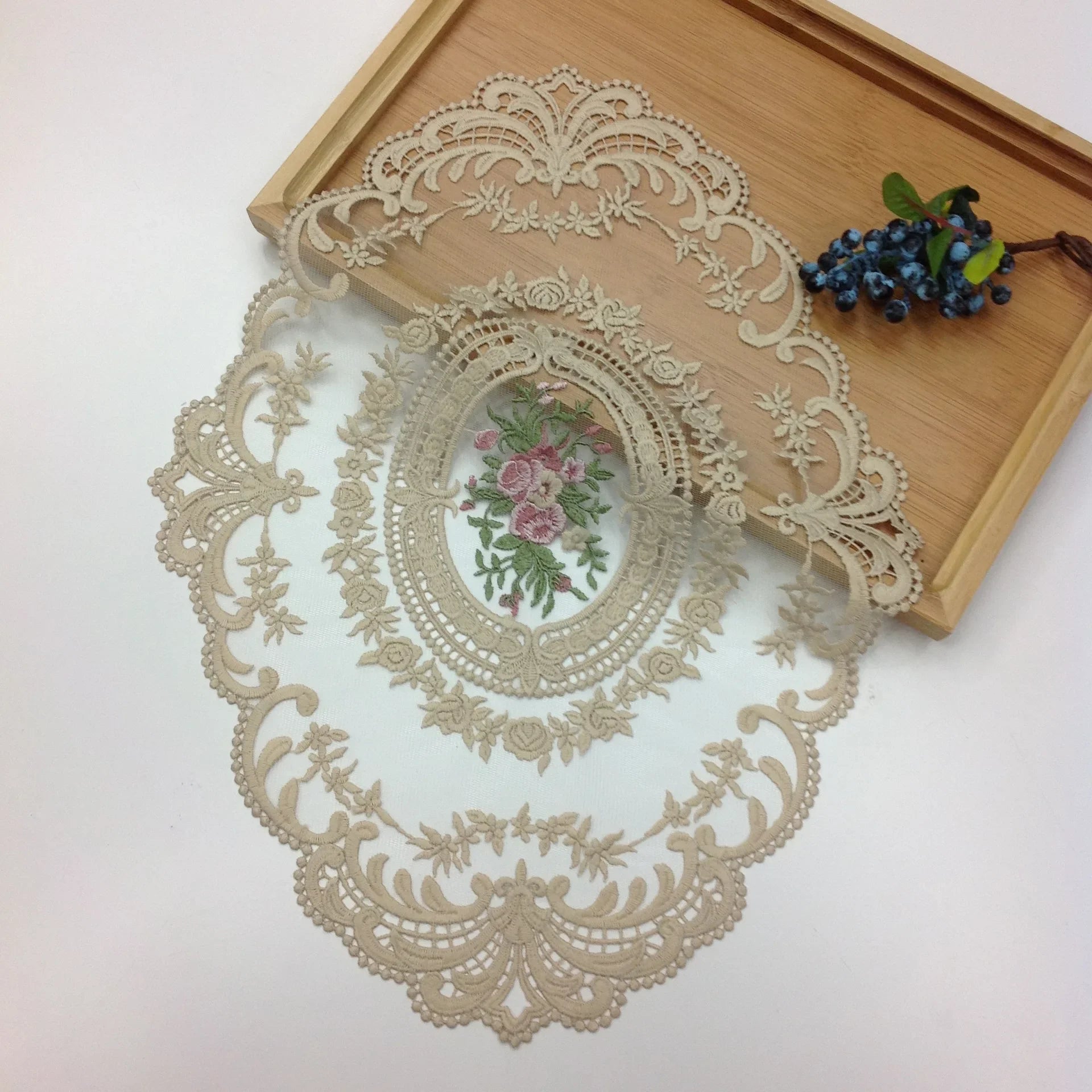 Runde Spitzentischdecke – Moderner Stil – 43x30cm