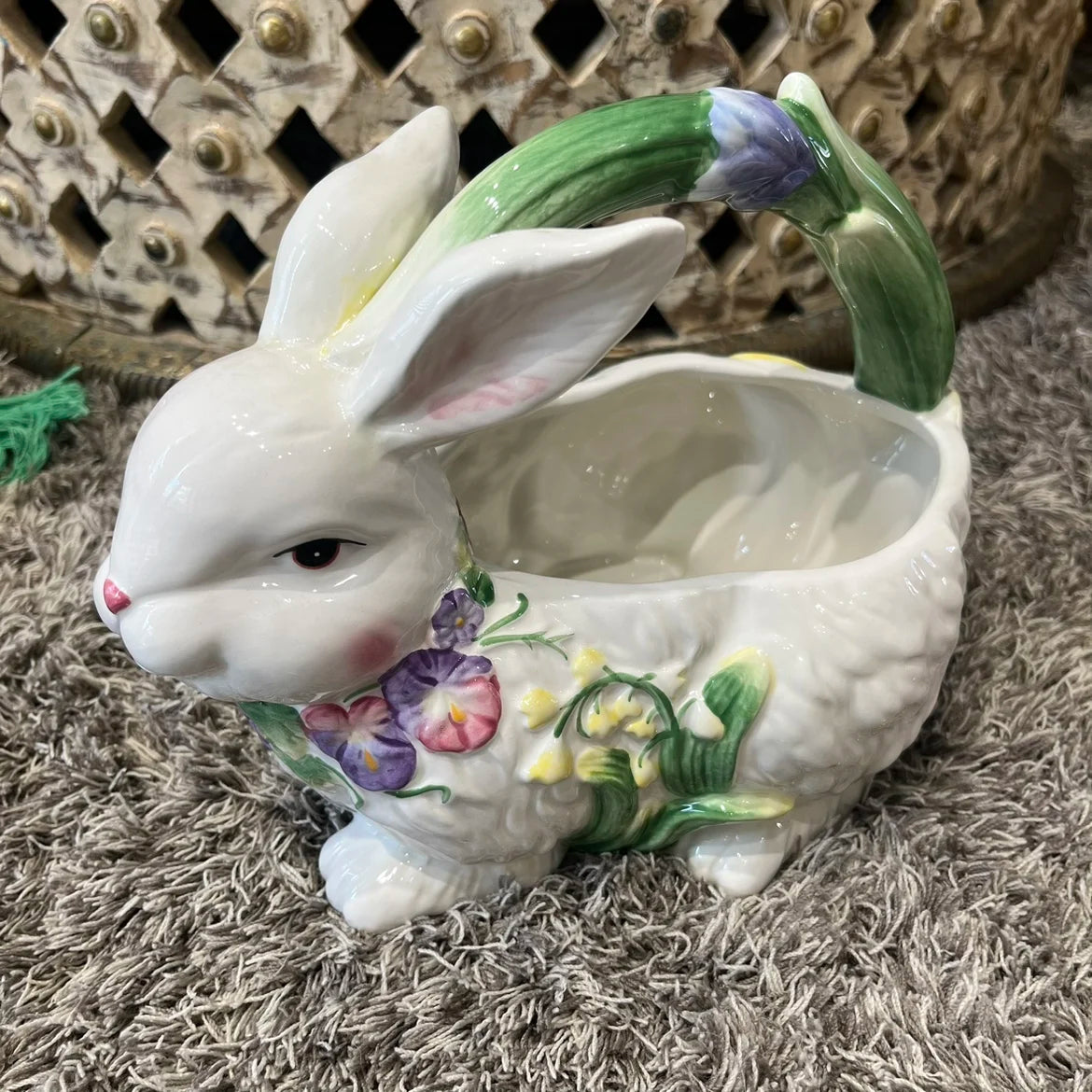 Nordischer Hasen-Ornament - Keramikdesign fürs Wohnzimmer