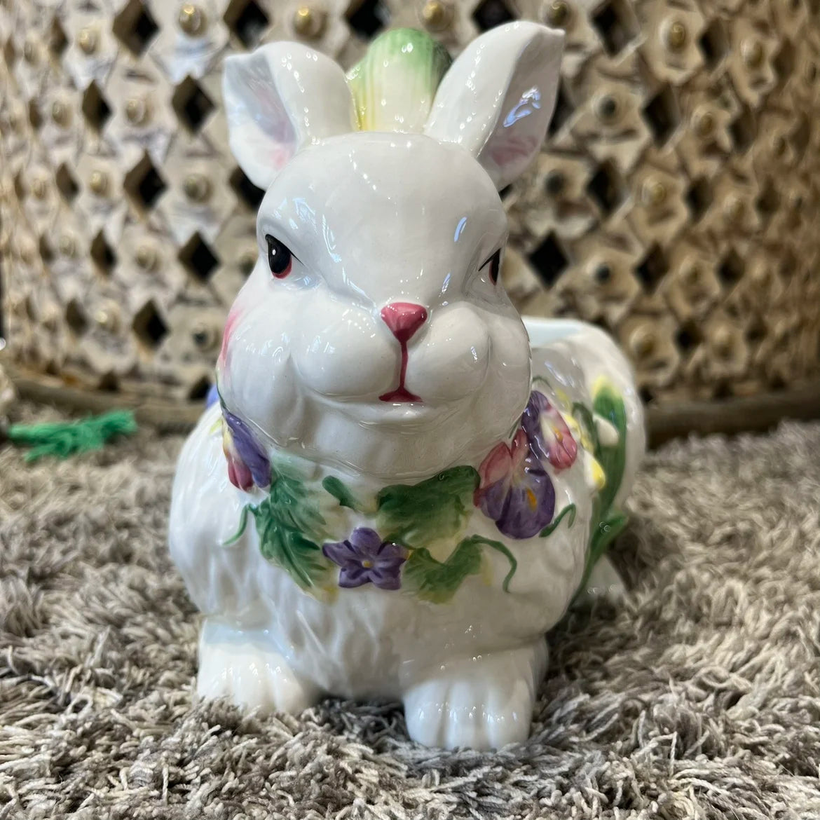 Nordischer Hasen-Ornament - Keramikdesign fürs Wohnzimmer