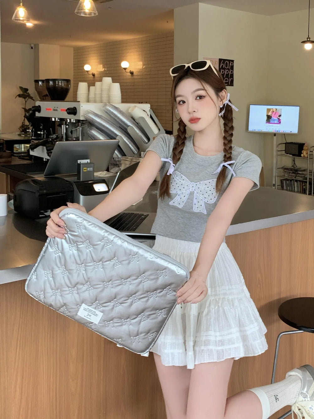 Silberne Canvas-Computertasche – Stilvolles Reise-Design