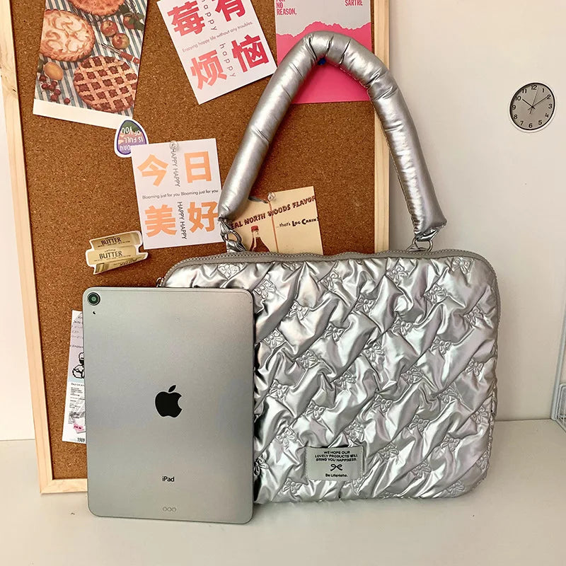 Silberne Canvas-Computertasche – Stilvolles Reise-Design