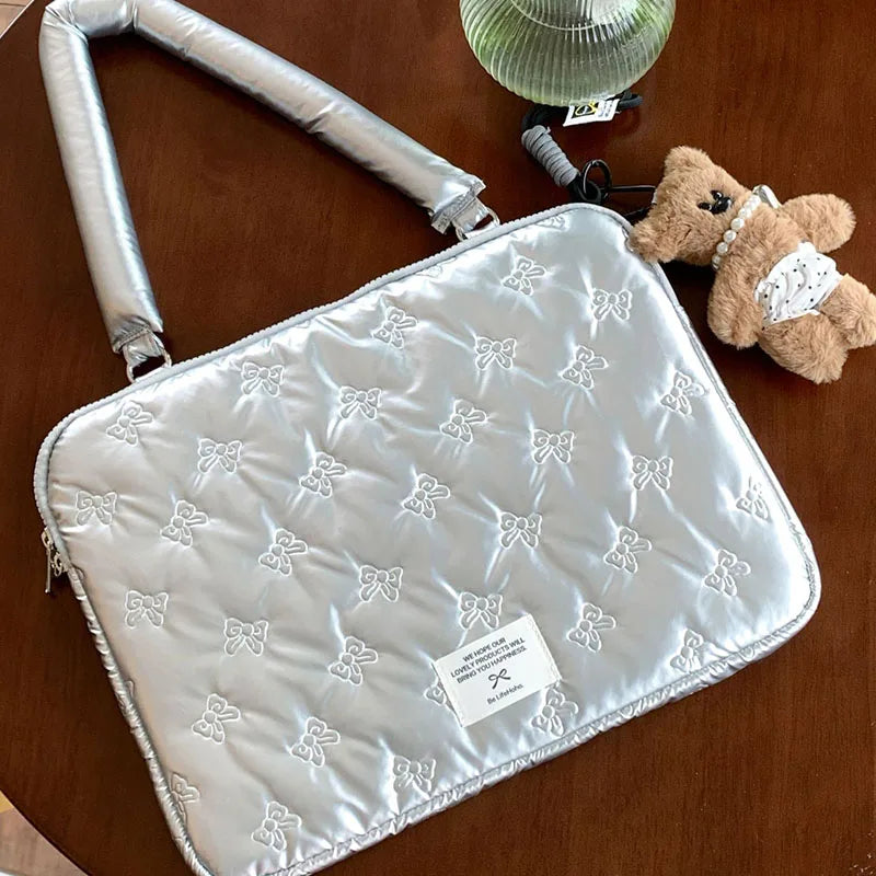 Silberne Canvas-Computertasche – Stilvolles Reise-Design