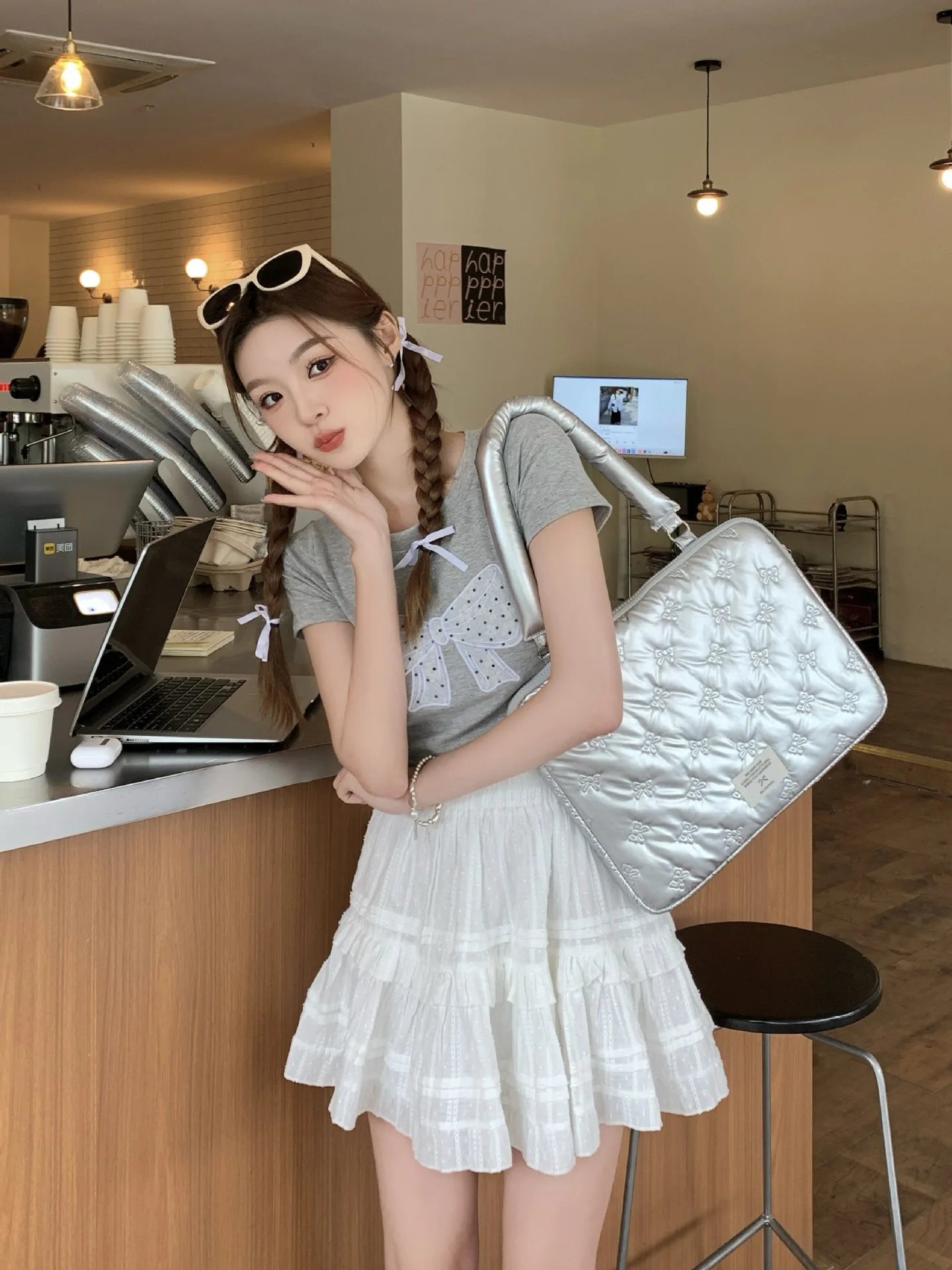 Silberne Canvas-Computertasche – Stilvolles Reise-Design