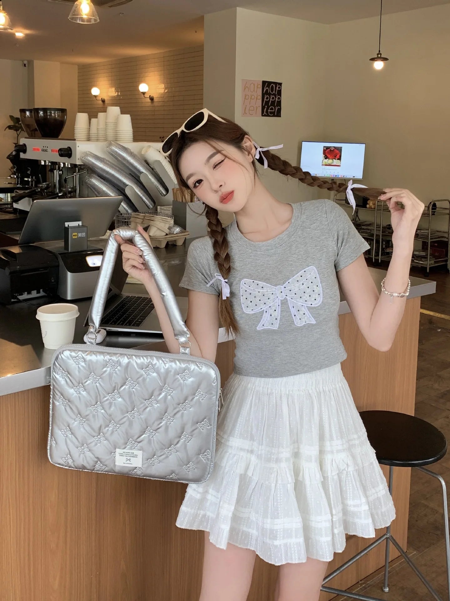 Silberne Canvas-Computertasche – Stilvolles Reise-Design