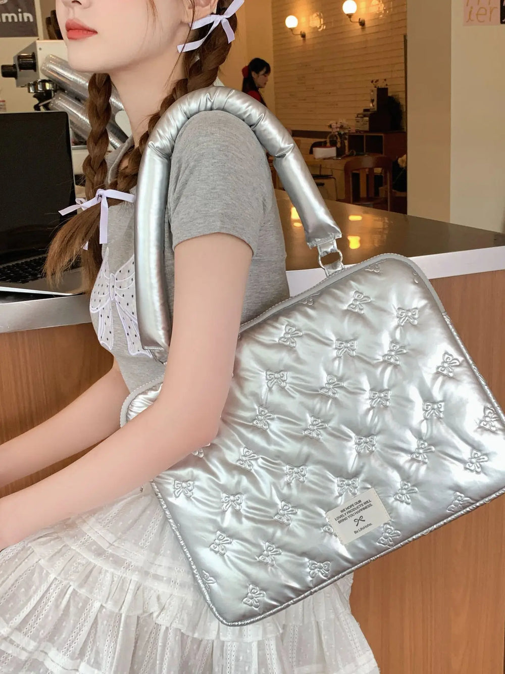 Silberne Canvas-Computertasche – Stilvolles Reise-Design