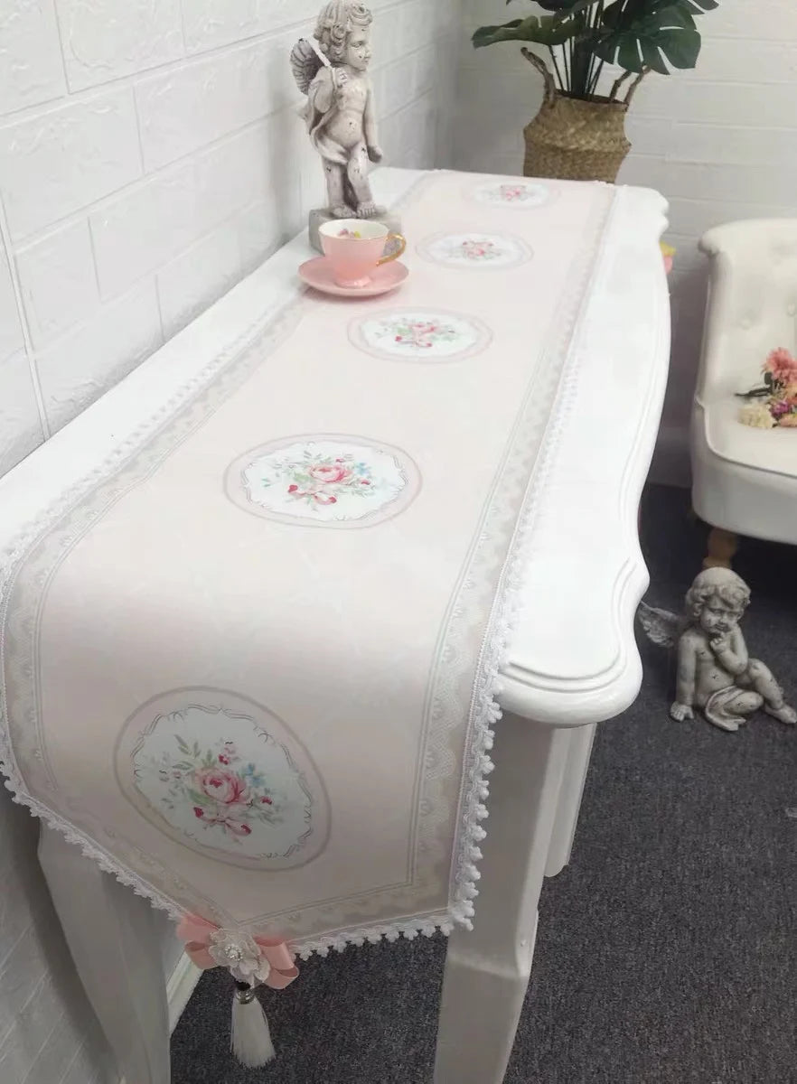 Romantischer Spitzen-Tischläufer aus Polyester, Farbe: Schwarz, Grösse: 30x200cm