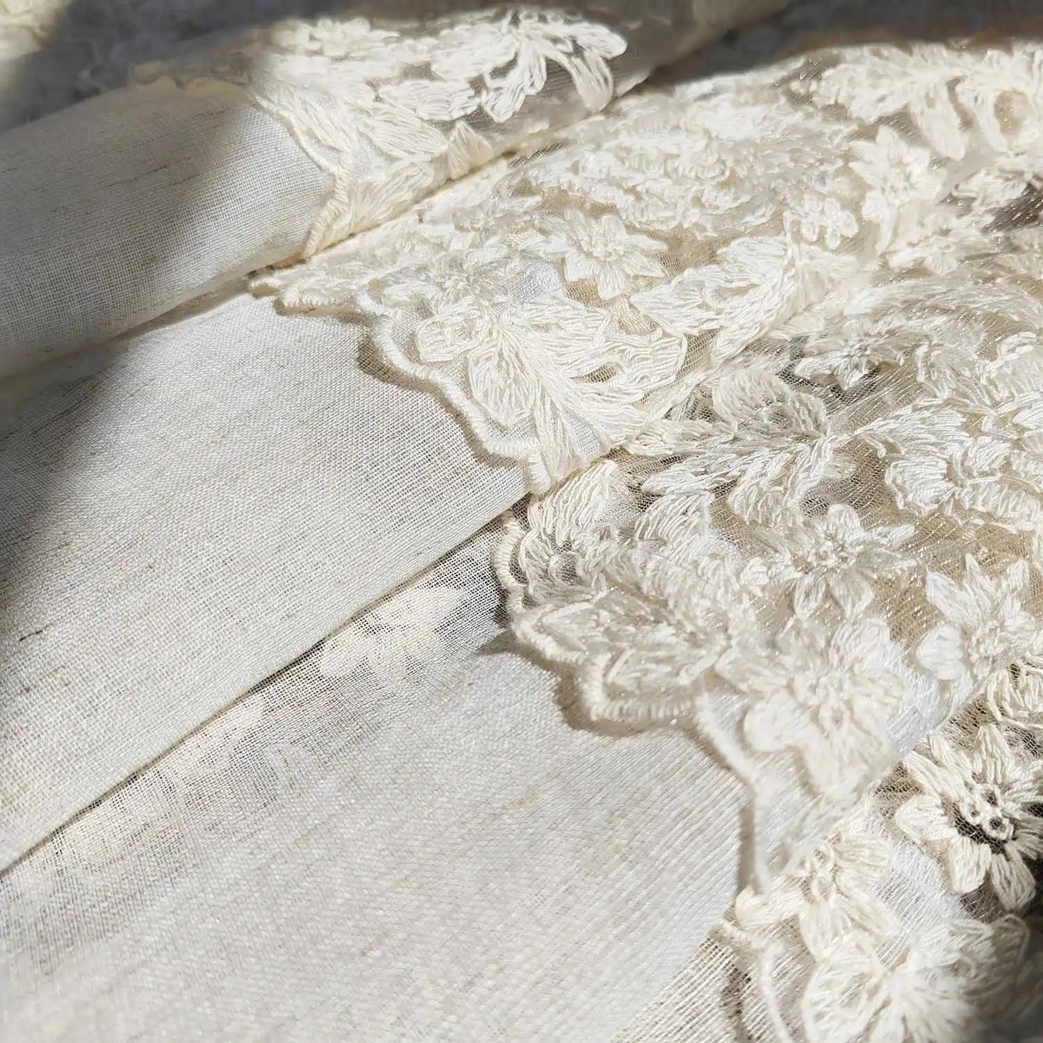 Spitzenbesatz-Vorhang – Rustikal Bestickt – 150x90cm