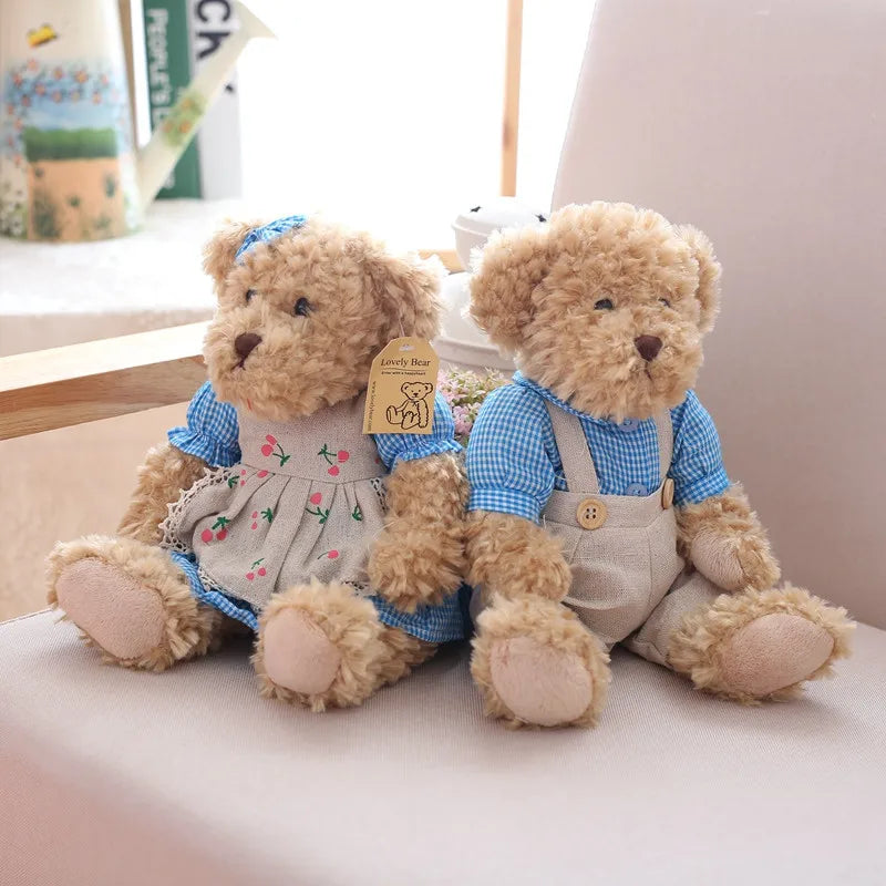 Teddybären-Paar – Weicher Plüsch mit Kleidung – 26 cm Set
