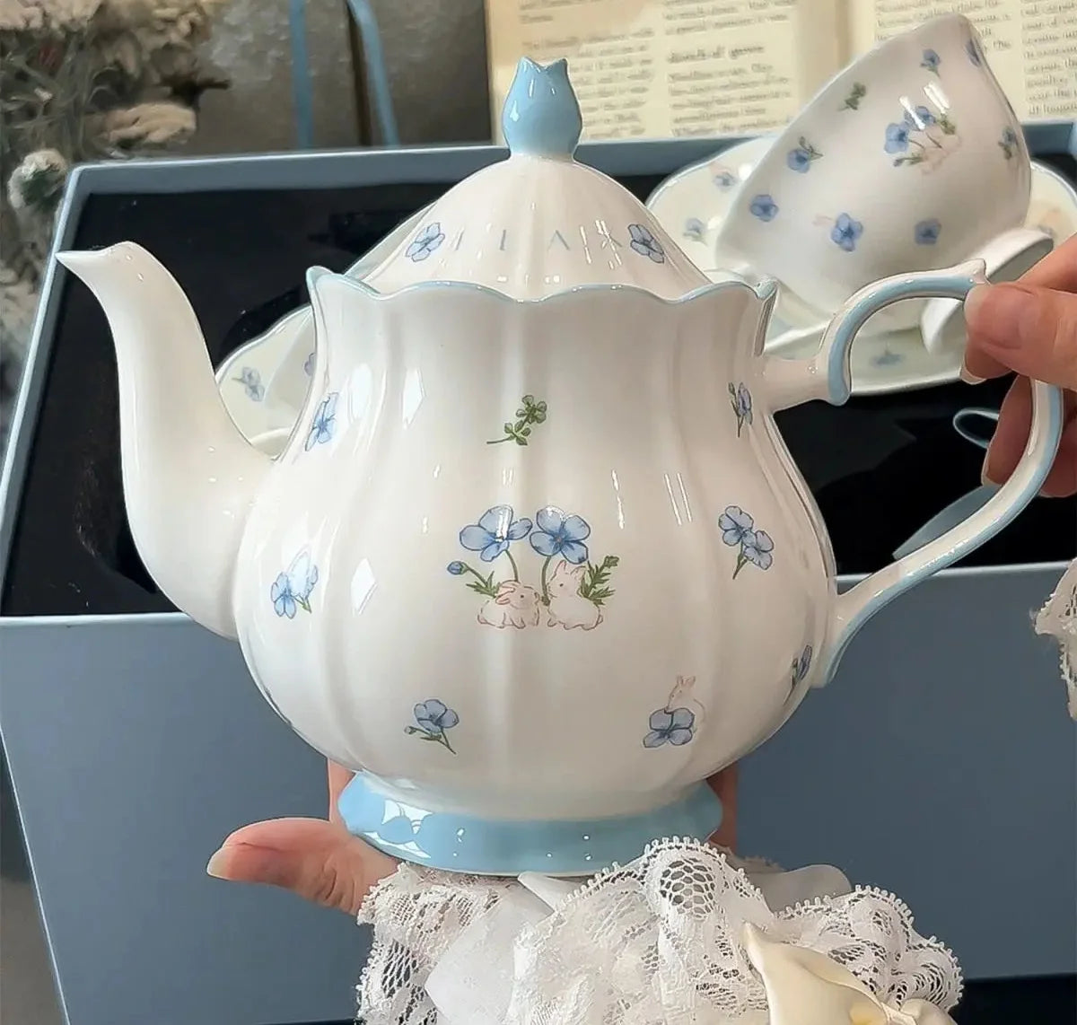 Tee-Set - Französisches Mädchen - Keramik für Nachmittagstee