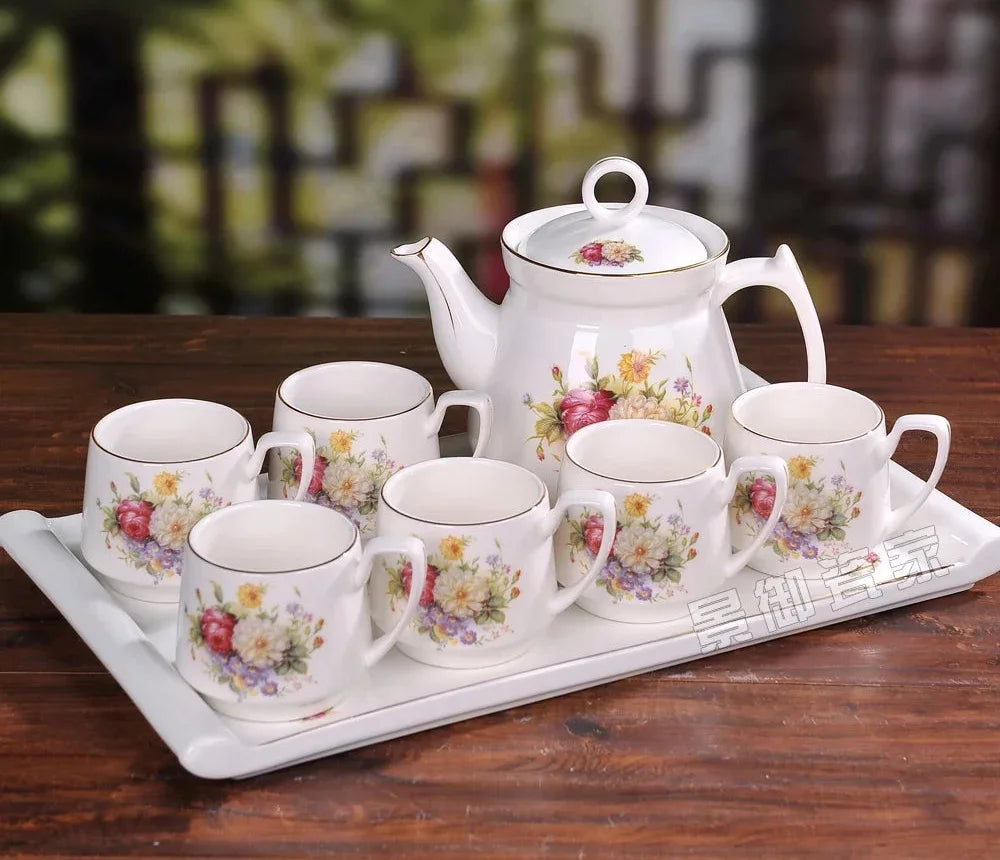 Europäisches Porzellan in Kürbis König Rose und weisse Kamelie, 8-teiliges Teeservice mit Tablett