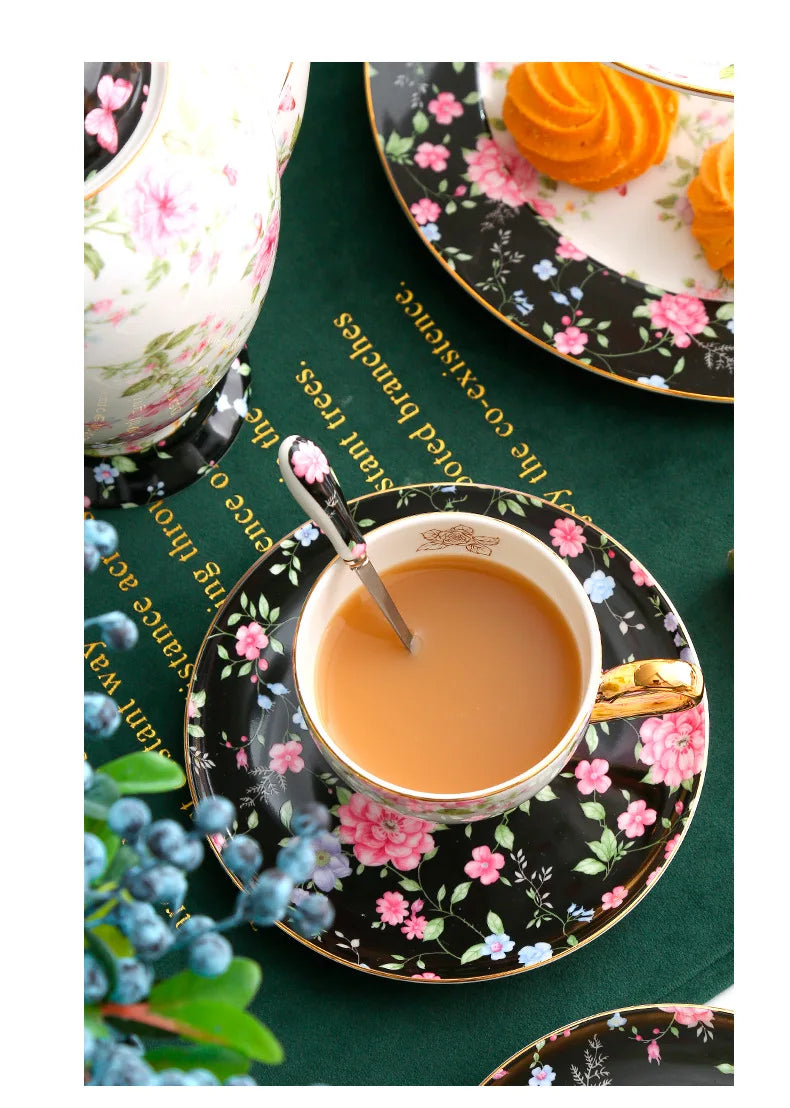 Teeset aus Bone China – Pastoralblume – Vielseitig