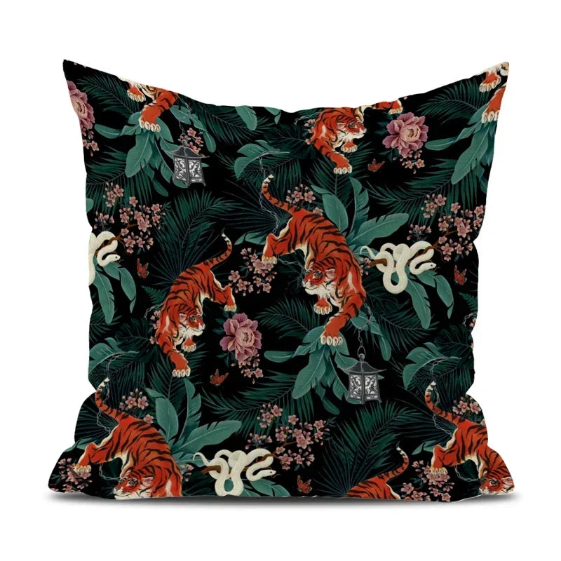 Rotes Baumwollkissen mit Tiger- und Pfauenmuster, Grösse: 45x45 cm im Boho-Stil