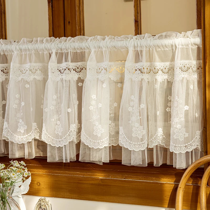 transparenter weisser Spitzenvorhang im floralen Design mit Stangentasche, Grösse Breite150xHöhe50 cm