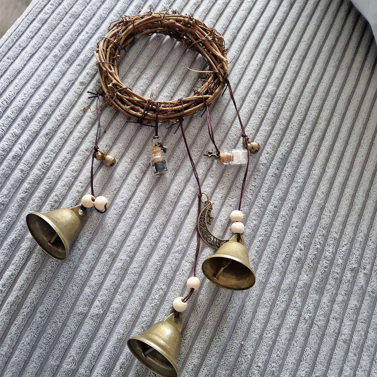Vintage Hexenglocken – Weide & Metall – Mystische Deko