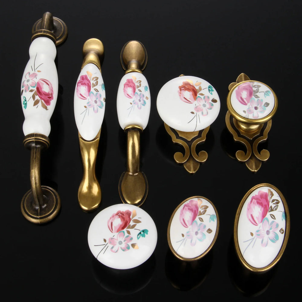 Vintage Keramik Möbelknöpfe – Blumenmuster für Schränke