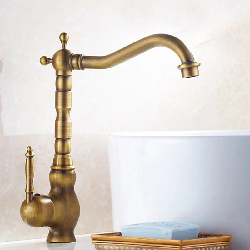 Vintage Messing Wasserhahn in polierter Bronze für klassische Küchen