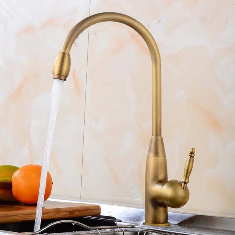 Vintage Messing-Wasserhahn in polierter Bronze mit 360° Drehfunktion