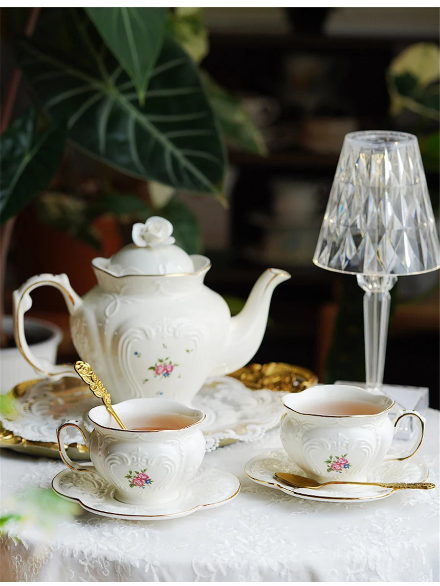 Vintage Teeset – Porzellan Blumen Design für Zuhause