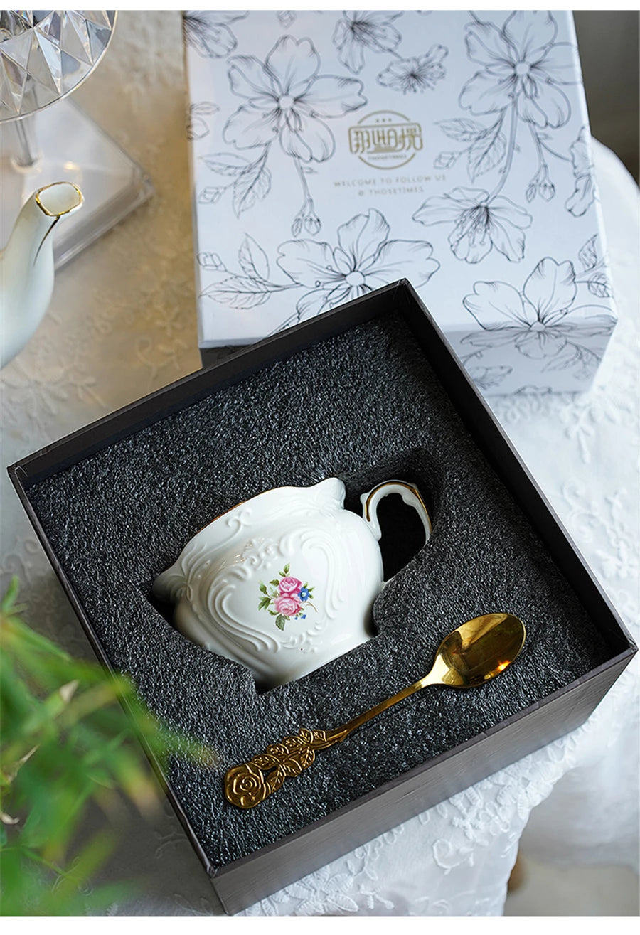 Vintage Teeset – Porzellan Blumen Design für Zuhause