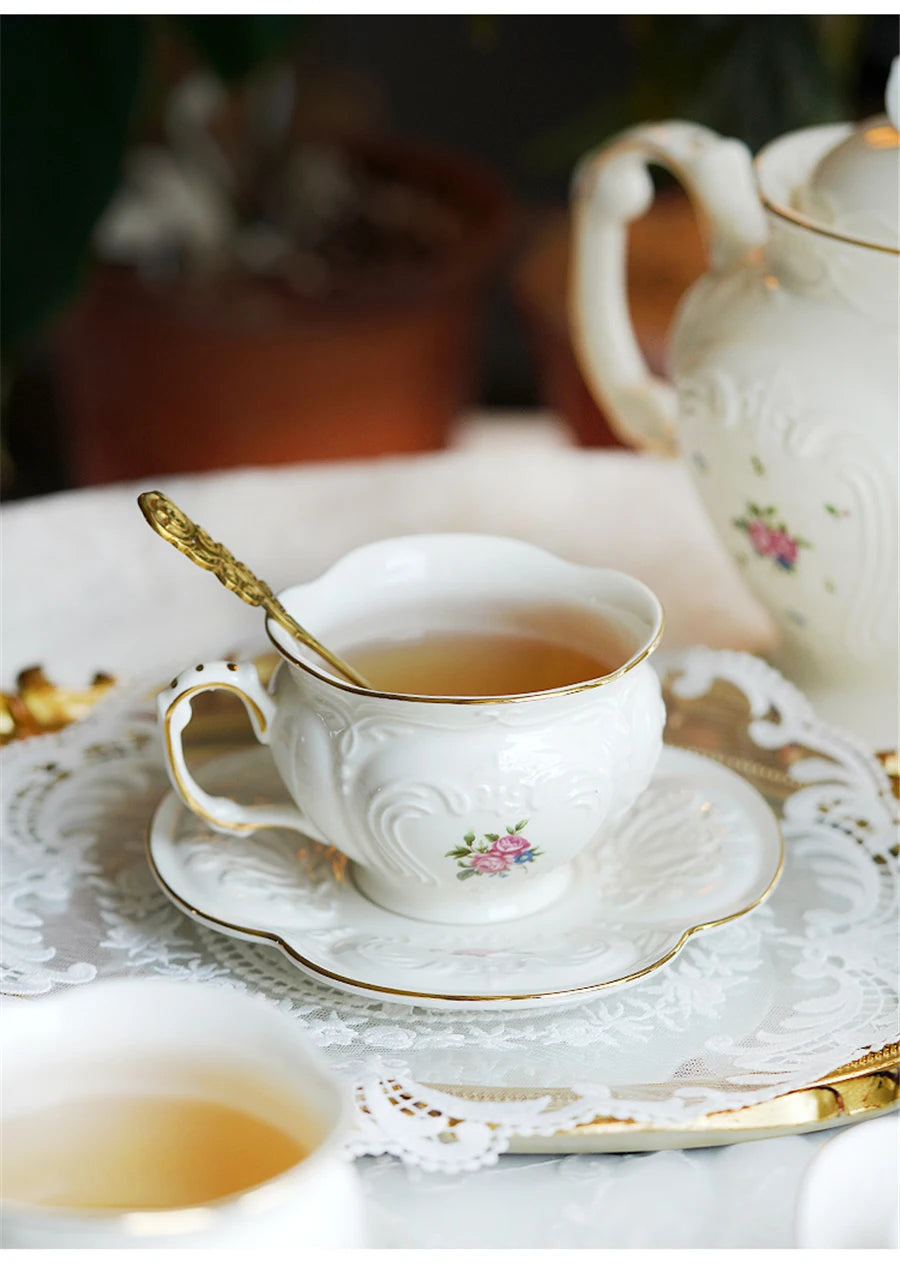 Vintage Teeset – Porzellan Blumen Design für Zuhause