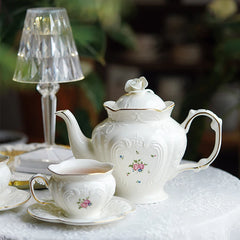 Vintage Teeset – Porzellan Blumen Design für Zuhause