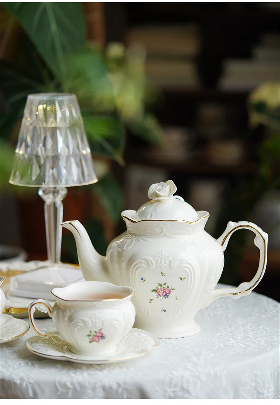 Vintage Teeset – Porzellan Blumen Design für Zuhause