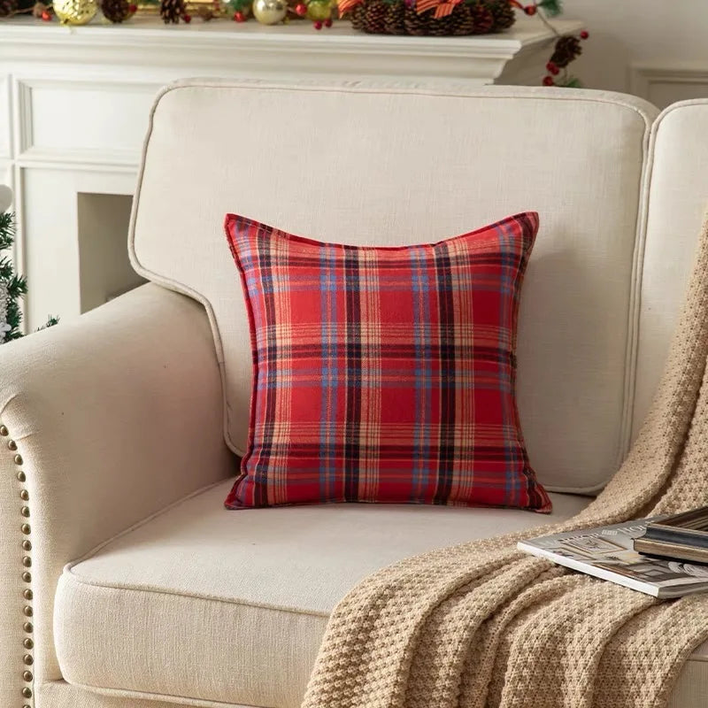 Weihnachtlicher Karo Kissenbezug im schottischen Tartan, Farbe: Rot-Schwarz, Grösse: 60x60cm aus Polyester-Baumwolle