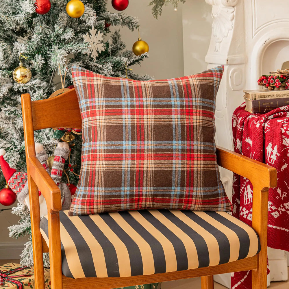 Weihnachtlicher Karo-Kissenbezug in Rot Schwarz, 60x60 cm, schottisches Tartan-Muster