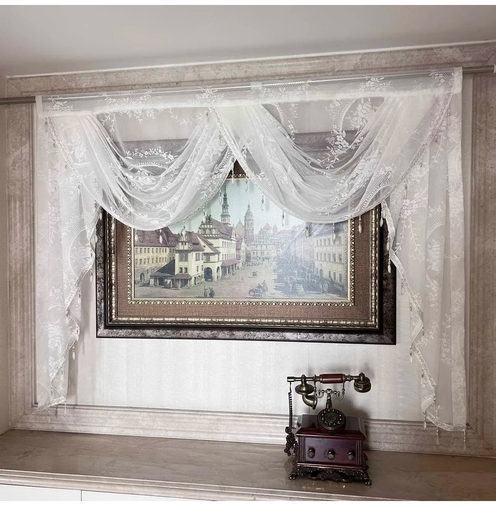 Weisse Spitzen-Scheibengardine – Luxuriöses Perlen-Design