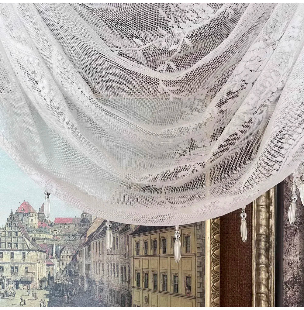 Weisse Spitzen-Scheibengardine – Luxuriöses Perlen-Design