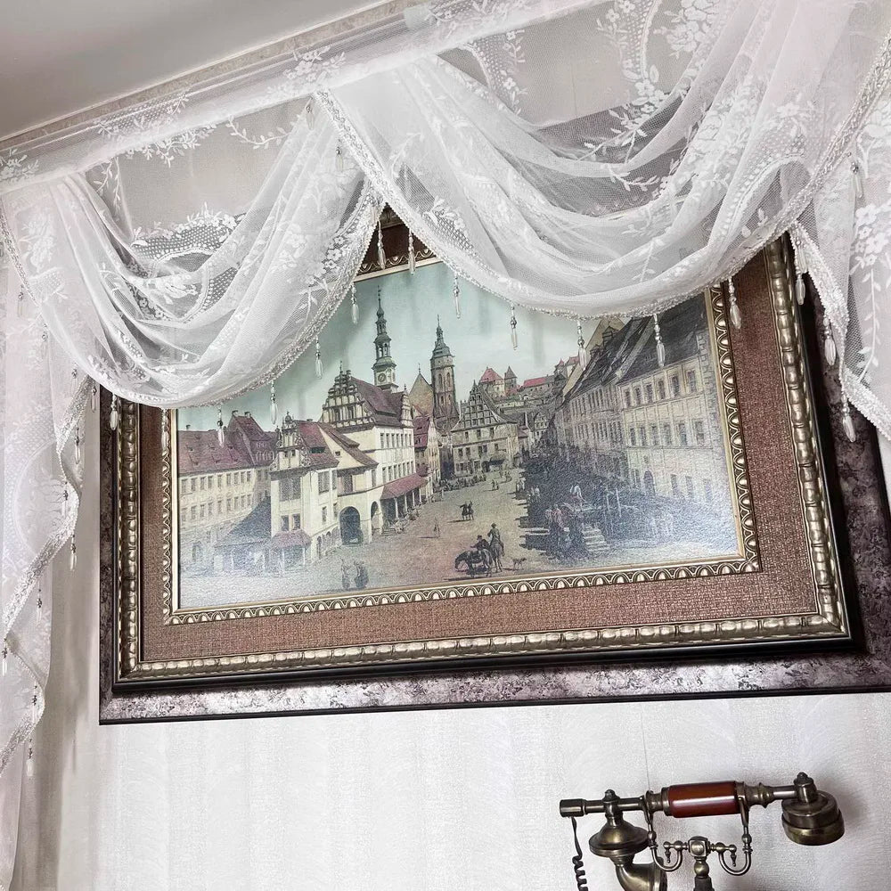 Weisse Spitzen-Scheibengardine – Luxuriöses Perlen-Design