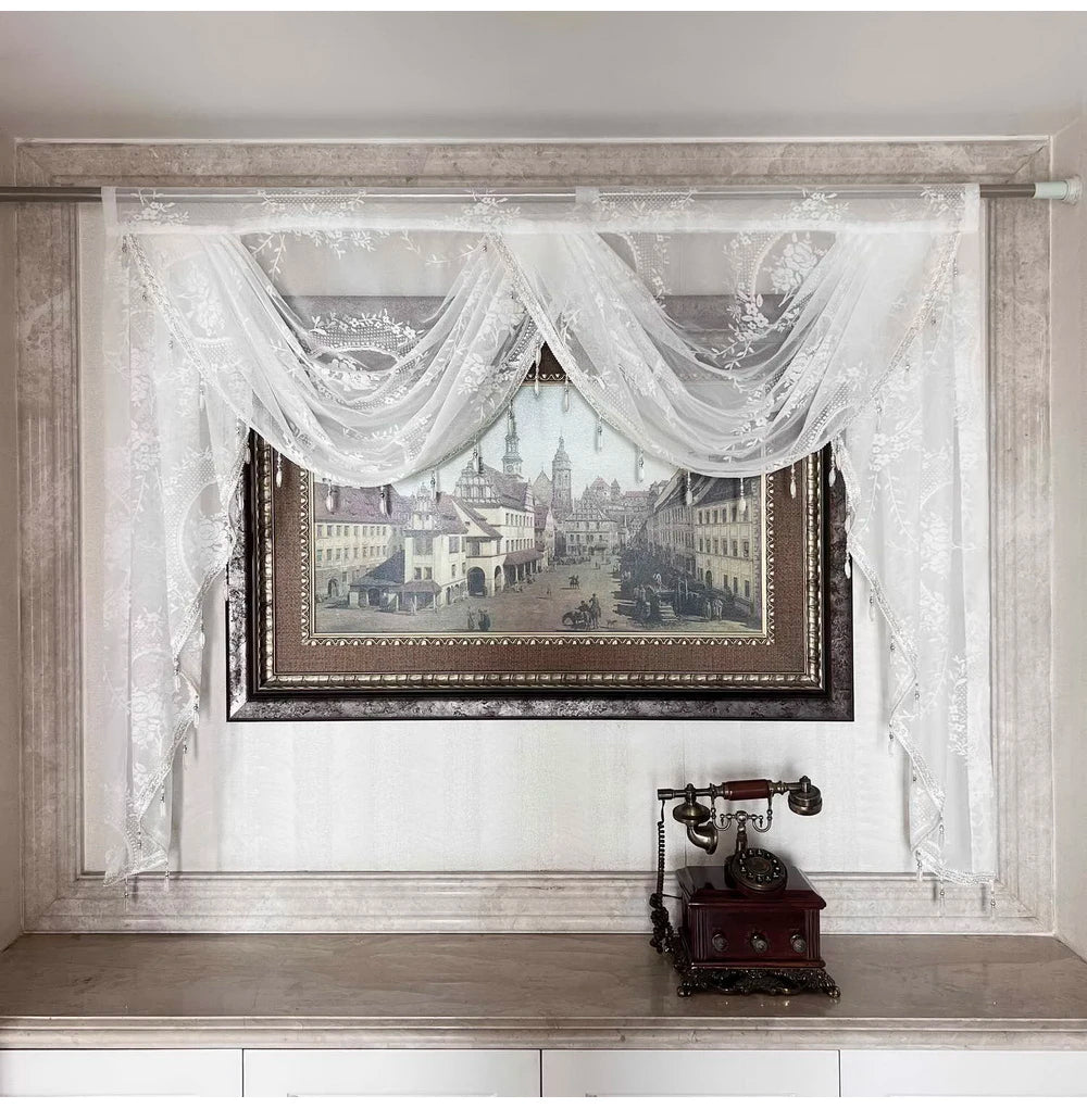 Weisse Spitzen-Scheibengardine – Luxuriöses Perlen-Design